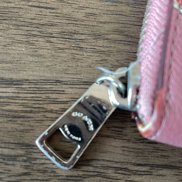 Coach Hearts Zippy Long Wallet - Picture 3 of 14